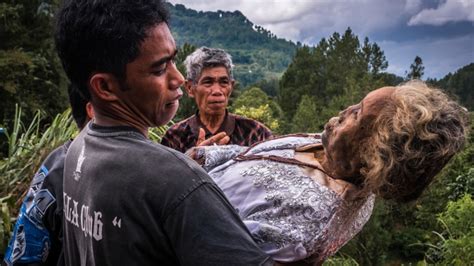 Torajan Tribe Indonesia Live With The Dead Death Rituals Au