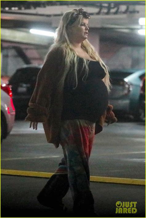 Photo Pregnant Jessica Simpson Looks Ready To Give Birth 22 Photo
