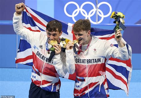 Tom Dean And Duncan Scott Win Olympic Gold And Silver Medals For Team Gb In Mens 200m Freestyle