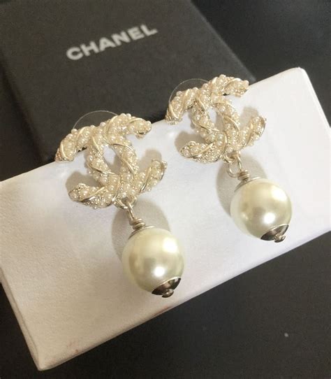 Stunning New Chanel Twisted Mini Pearl Gold Cc Stud Dangle Drop