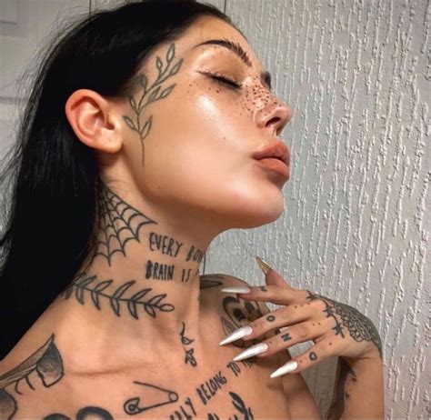 Татуировки In 2020 Girl Face Tattoo Face Tattoos For Women Hairline