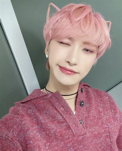 Park Seong Hwa Fandoms Pretty Men Pink Hair Record Label Mini Albums Vocalist Babe Groups