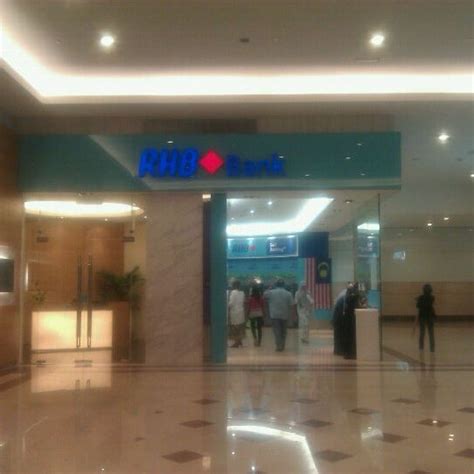 Being a premier bank in the country, the bank has an extensive network of customers will find rhb bank branch offices in locations such as selangor, shah alam, melaka, balakong, johor bahru, bangi, bukit bintang, kl. RHB Bank - Bank in Kuala Lumpur City Center