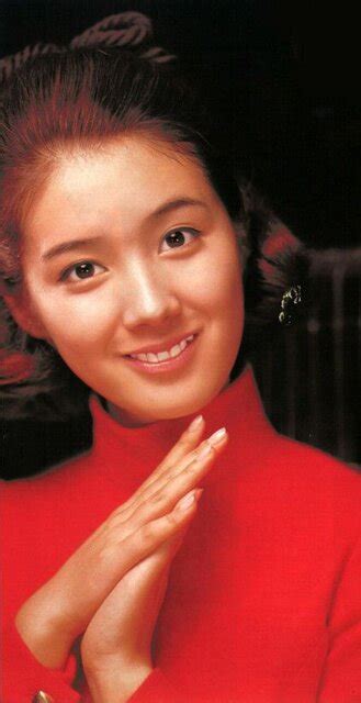 清純派女優の酒井和歌子さんの1960年代から70年代のテレビドラマや映画の出演作での美貌と活躍を振り返ります。