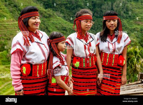 Traditional Filipino Dress Hi Res Stock Photography And Images Alamy