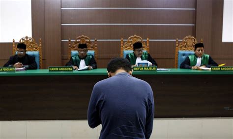 Two Gay Men In Indonesia Sentenced To Public Caning The Boston Globe