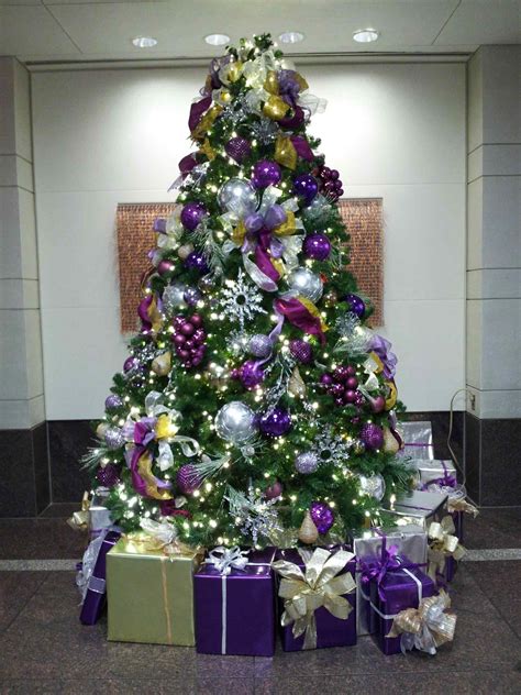 14 Wonderful And Fancy Decorated Christmas Trees Ideas Purple