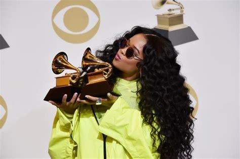 Her Wins 2 Grammy Awards Best Randb Album Of The Year