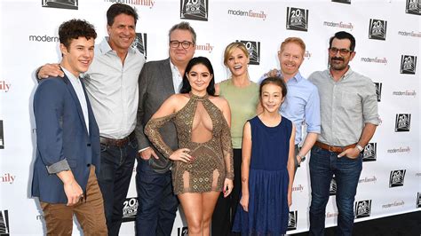 Ariel Winter Wears Cleavage Baring Dress For Casual Red Carpet With