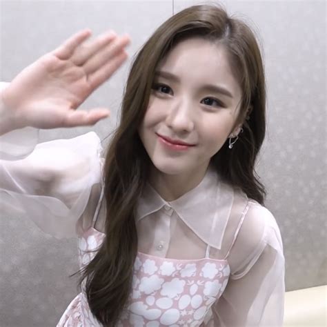 Heejin Discovered By ‍ ‏‏‎ ‎ On We Heart It