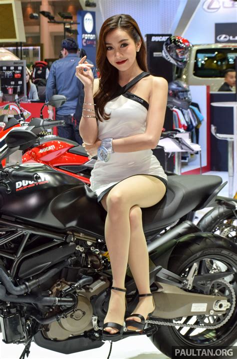 2015thailandmotorexpogirls 53 Paul Tans Automotive News