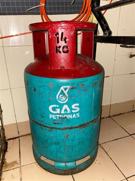 Size Tong Gas 14kg Green Gas Tanks On Wooden Wall Or Wallpaper With