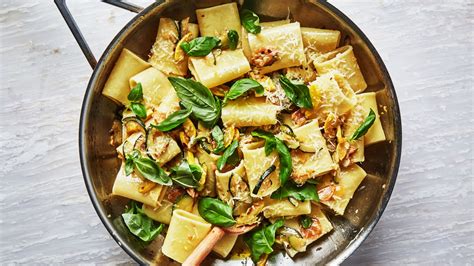 While your chicken and veggies are cooking in the oven, boil some pasta for an easy meal that will come together in 30 minutes. This Easy Summer Pasta Recipe Is Made of Caramelized ...