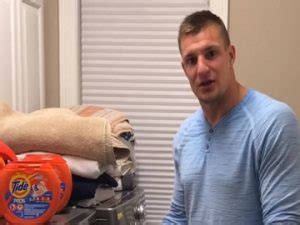 There are no credits on the commercial. Tide PODS Commercial: Rob Gronkowski Telling People Not To ...