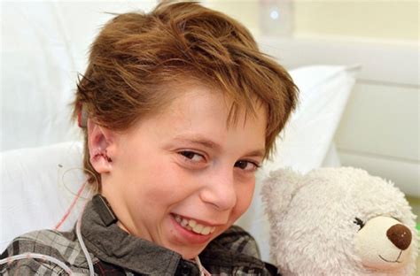 Trouvez vetement garcon 9 ans sur 2ememain ✅ avantageux pour tout le monde. Un garçon de 9 ans greffé de 2 oreilles créées à partir de ses côtes