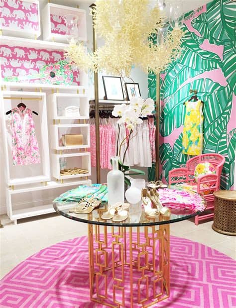 One thing that strikes me about the nashville party is that they called the place the fashion house and everybody there was dressed like an idiot. Lilly Pulitzer at the Mall at Green HIlls in Nashville ...