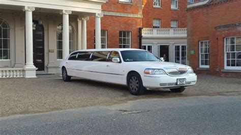 lincoln town car limo hire from herts limos