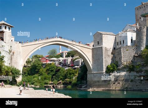 Die Stari Most Alte Brücke Und Fluss Neretva In Mostar In Bosnien Und