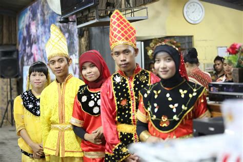 4 Baju Adat Sulawesi Tengah Tradisikita