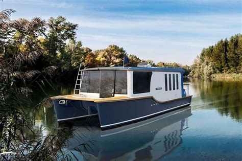 Trailerable Houseboats What Are They And Best Trailerable Houseboats Boating Geeks