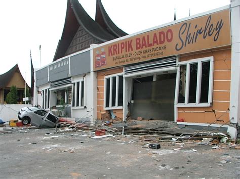Gempa Bumi Padang 2009 Pasca Gempa Yang Melanda Padang Sum Flickr
