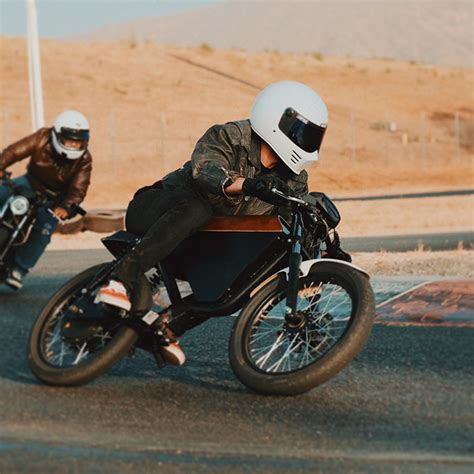 Onyx Updates Rcr Retro Electric Motorcycle With 200km Of Autonomy 5