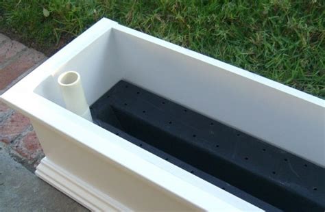 Planter With Water Reservoir In 2020 Self Watering Planter Custom