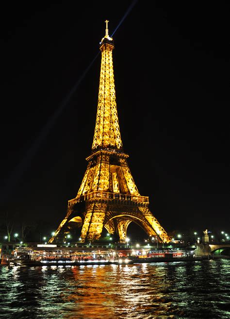 Ein bild ist eine tolle möglichkeit ihre wohnung zu verschönern. Bilder vom eiffelturm paris. Höhe Eiffelturm: Wie hoch ist ...