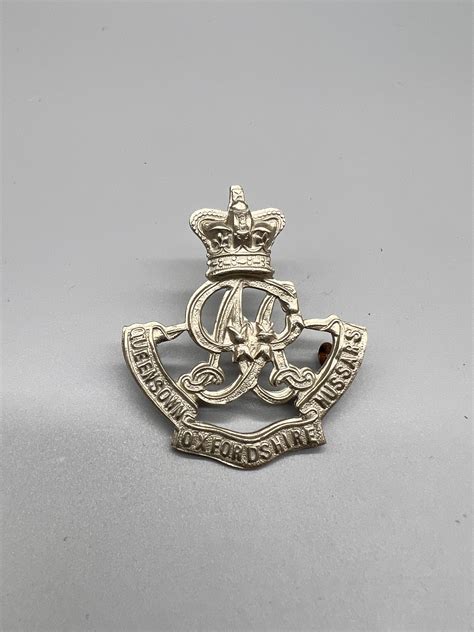 Queens Own Oxfordshire Hussars Queens Cap Badge I British Militaria