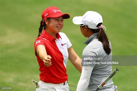 Yuna Araki Of Japan Embraces Ting Hsuan Huang Of Chinese Taipei After News Photo Getty Images