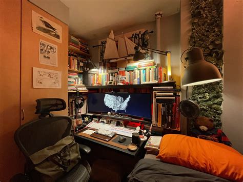 Cramped But Cozy Nyc Bedroom Office Setup Cozyplaces