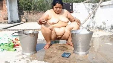 Nude Desi Aunty Bathing At Open Terrace Indian Xxx Videos