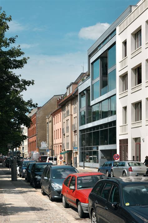 Die deutsche bank ist das größte kreditinstitut deutschlands. Berlin-Mitte, Auguststraße