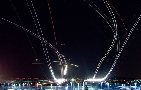 Long Exposure Photos Of Planes Taking Off And Landing At Sfo