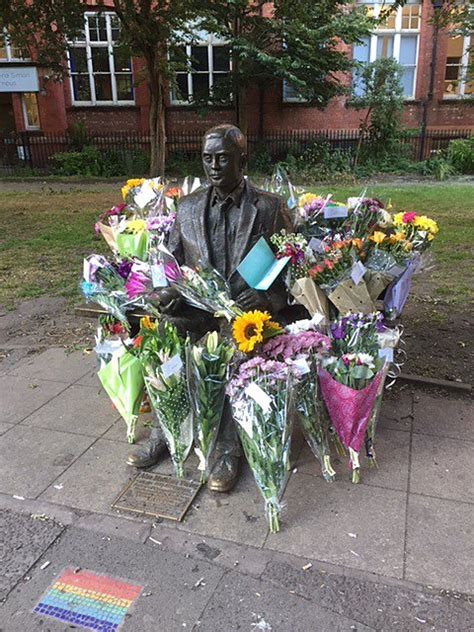 Alan turing statue is situated in chinatown. Alan Turing Memorial - Wikipedia