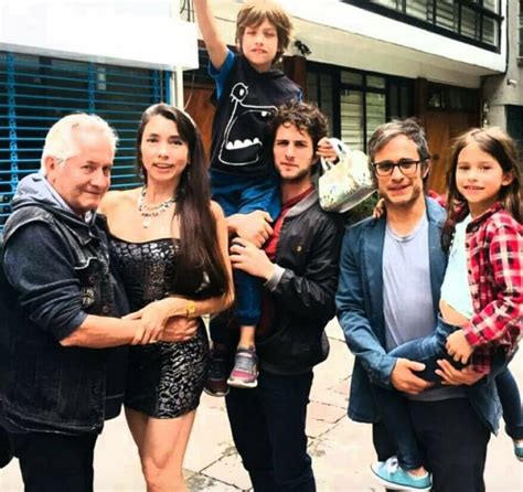 A Sus 68 Años Papá De Gael García Le Dará Un Hermanito Al Actor