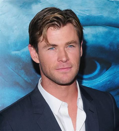Chris Hemsworth Comments On Brother Liams Rumored Rekindled Romance With Miley Cyrus Young
