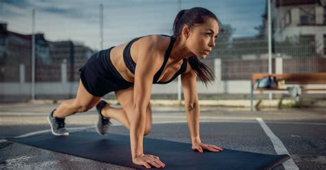 How To Work Your Abs Doing Mountain Climbers Popsugar Fitness Middle East