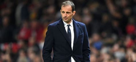 With experimental fabrics and innovative cuts, garments inspiring luxury and sophistication have been added over time to the line of jackets and coats. Allegri outplays Mourinho