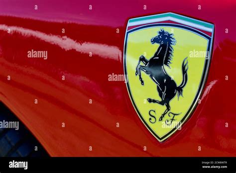 Escudo De Ferrari Fotografía De Stock Alamy