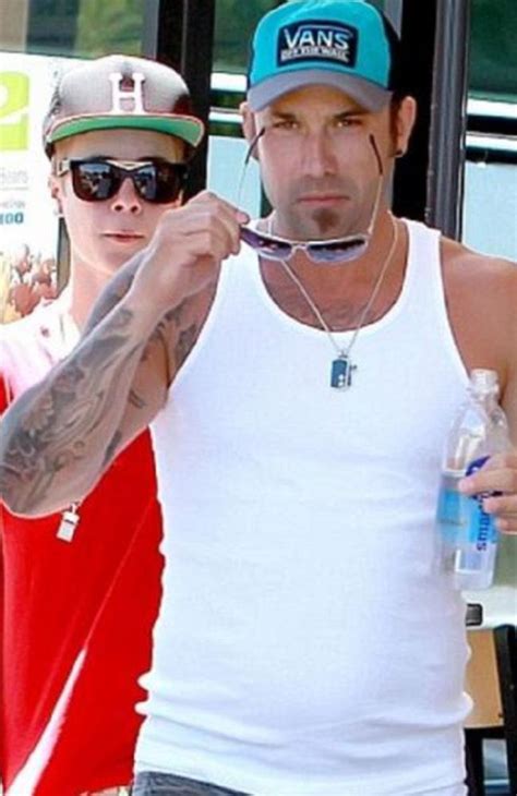 Jeremy Bieber Tweets Pride At Son Justin Biebers Penis Size After Nude