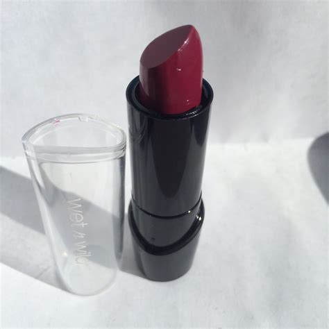 review and swatch wet n wild silk finish lipstick in 537a blind date