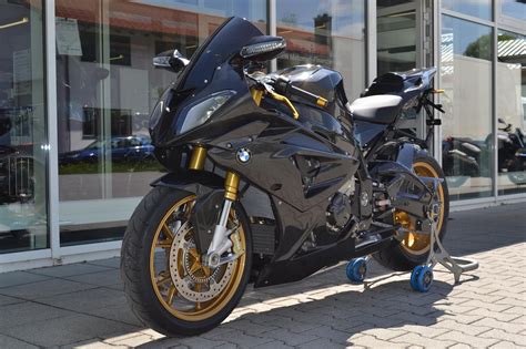While it's based on the s 1000 rr, it makes 6ps more, weights less, uses a ton of carbon fibre components and even gets winglets for extra downforce. Umgebautes Motorrad BMW S 1000 RR von Erwin Martin GmbH ...