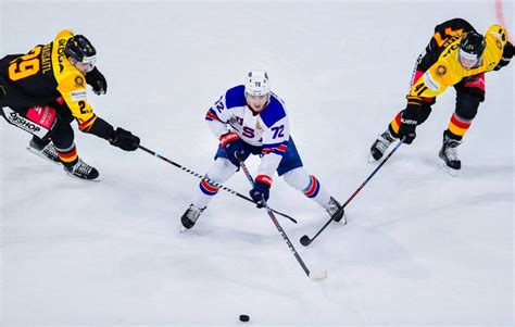 In riga finden die spiele in der 10.300 zuschauer fassenden „arena riga statt. Bild zu: Generalprobe zur Eishockey-WM: Deutsches Team ...