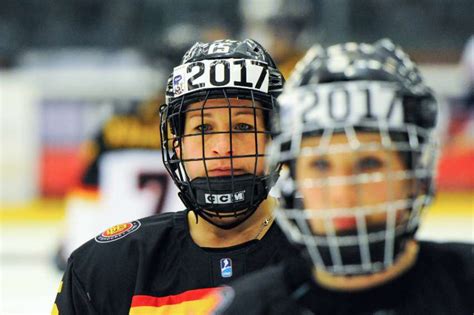 #gerwnt #lina magull #frauen nationalmannschaft #dfb frauen #france2019 #frauenfussball #dzsenifer morazsan #gerwnt #algarve cup #frauen nationalmannschaft #germany #tattoos. Frauen unterliegen Österreich