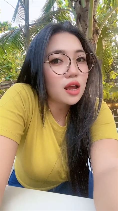 Tante Cantik Goyang Hot Dangdut Tiktok Tembem Gemoy Bigo Live By Yessy Novita