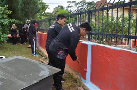 Sesuai dengan objektif memanfaatkan masa terluang dalam kalangan warga emas khususnya wanita menyertai aktiviti berfaedah, pembinaan pusat aktiviti warga emas. Warga Emas Tidak Dipinggirkan | Malaysia Aktif