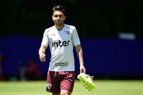 صرح مجلس إدراة نادي النصر. بيتروس أول صفقات النصر .. والمفاوض في باريس