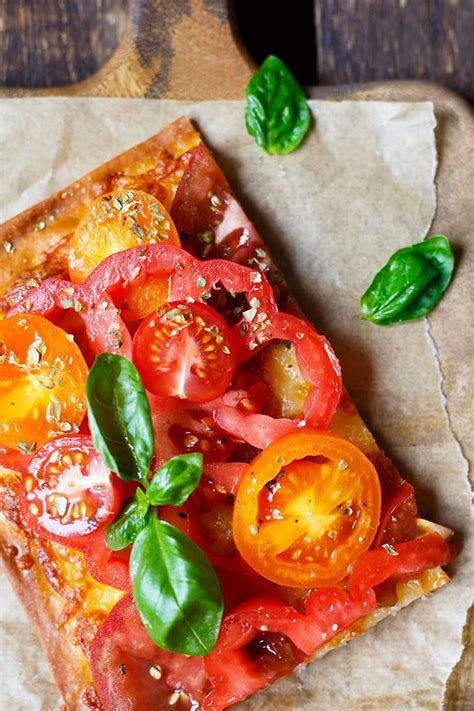 Schnelle rezepte mit blätterteig herzhaft. Blätterteig-Tarte mit Tomaten und Mozzarella | Rezept ...
