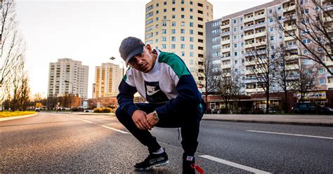 Discover all capital bra's music connections, watch videos, listen to music, discuss and download. Capital Bra: "Alle Lehrer haben mich gehasst, außer Frau ...